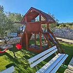 Seaview Ana - A Luxurious Escape Featuring A Private Pool, 6 Bedrooms, Zone, And Just 450m From The Villa
