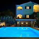 Seaview Ana - A Luxurious Escape Featuring A Private Pool, 6 Bedrooms, Zone, And Just 450m From The