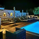 Villa Seaview Ana - A Luxurious Escape Featuring A Private Pool, 6 Bedrooms, Zone, And Just 450m From The