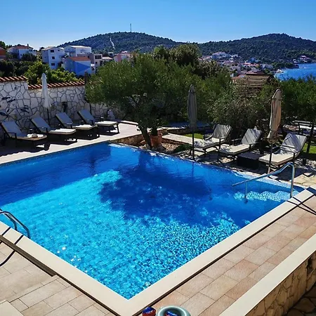Seaview Ana - A Luxurious Escape Featuring A Private Pool, 6 Bedrooms, Zone, And Just 450m From The Villa Ražanj