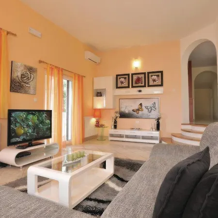 Seaview Ana - A Luxurious Escape Featuring A Private Pool, 6 Bedrooms, Zone, And Just 450m From The 别墅