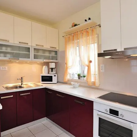 Seaview Ana - A Luxurious Escape Featuring A Private Pool, 6 Bedrooms, Zone, And Just 450m From The Ražanj