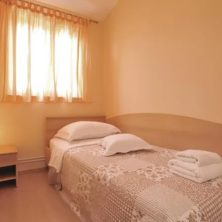 Seaview Ana - A Luxurious Escape Featuring A Private Pool, 6 Bedrooms, Zone, And Just 450m From The 别墅 Ražanj