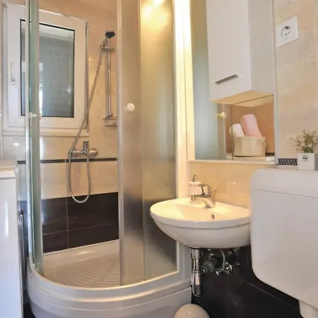 Seaview Ana - A Luxurious Escape Featuring A Private Pool, 6 Bedrooms, Zone, And Just 450m From The * Ražanj