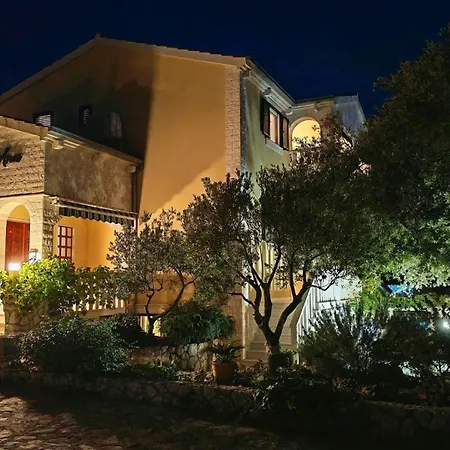 Vila Seaview Ana - A Luxurious Escape Featuring A Private Pool, 6 Bedrooms, Zone, And Just 450m From The Ražanj