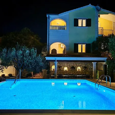 Seaview Ana - A Luxurious Escape Featuring A Private Pool, 6 Bedrooms, Zone, And Just 450m From The