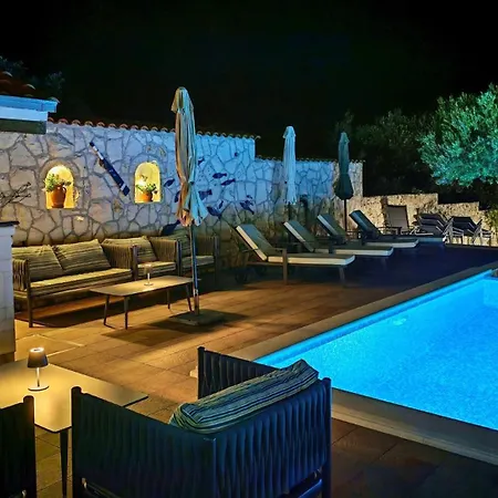 Villa Seaview Ana - A Luxurious Escape Featuring A Private Pool, 6 Bedrooms, Zone, And Just 450m From The