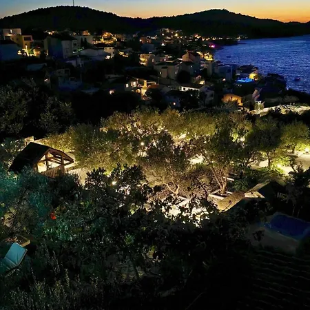 Seaview Ana - A Luxurious Escape Featuring A Private Pool, 6 Bedrooms, Zone, And Just 450m From The 别墅 Ražanj