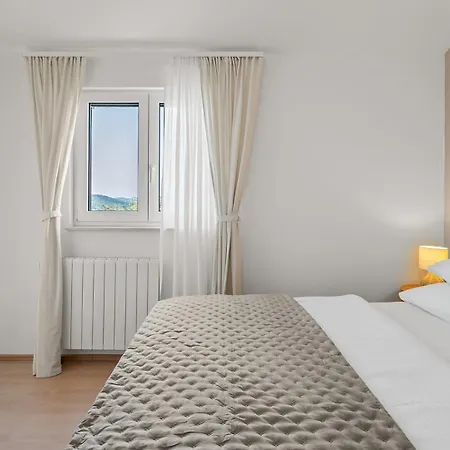 Seaview Ana - A Luxurious Escape Featuring A Private Pool, 6 Bedrooms, Zone, And Just 450m From The *