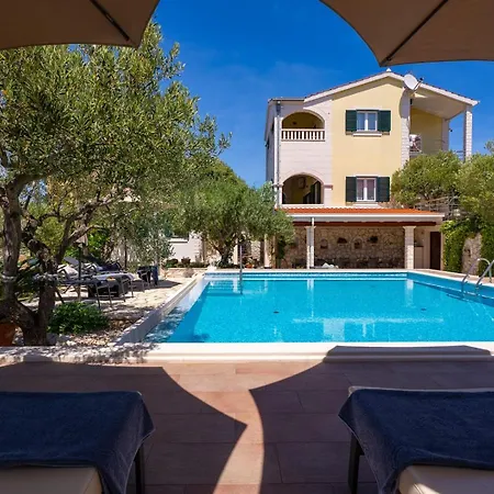 Seaview Ana - A Luxurious Escape Featuring A Private Pool, 6 Bedrooms, Zone, And Just 450m From The Villa Ražanj