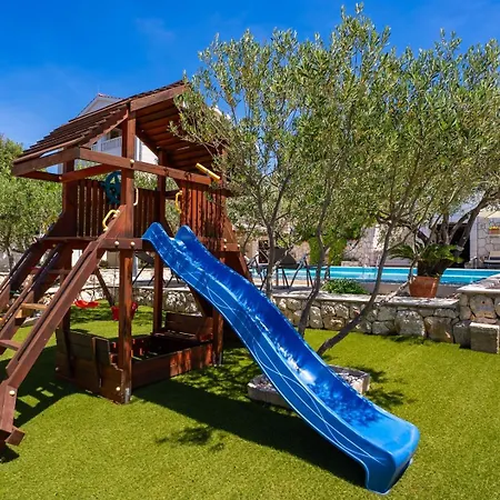 Seaview Ana - A Luxurious Escape Featuring A Private Pool, 6 Bedrooms, Zone, And Just 450m From The * Ražanj