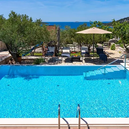 Seaview Ana - A Luxurious Escape Featuring A Private Pool, 6 Bedrooms, Zone, And Just 450m From The Villa *
