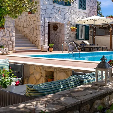 Villa Seaview Ana - A Luxurious Escape Featuring A Private Pool, 6 Bedrooms, Zone, And Just 450m From The