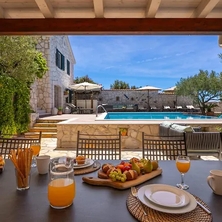 Seaview Ana - A Luxurious Escape Featuring A Private Pool, 6 Bedrooms, Zone, And Just 450m From The Ražanj