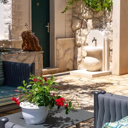 Seaview Ana - A Luxurious Escape Featuring A Private Pool, 6 Bedrooms, Zone, And Just 450m From The Villa Ražanj