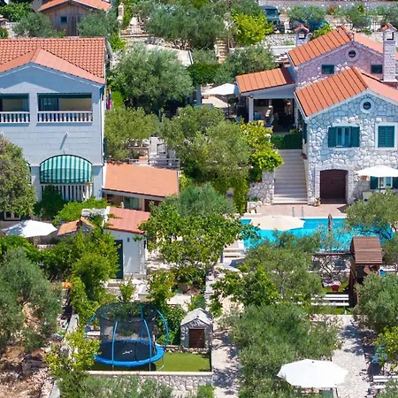 Seaview Ana - A Luxurious Escape Featuring A Private Pool, 6 Bedrooms, Zone, And Just 450m From The * Ražanj