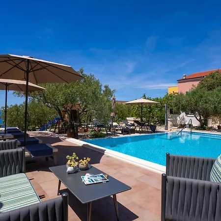 Seaview Ana - A Luxurious Escape Featuring A Private Pool, 6 Bedrooms, Zone, And Just 450m From The Villa