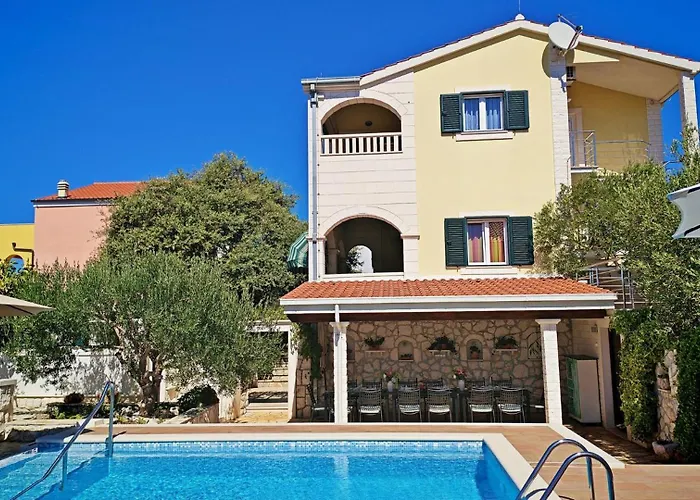 Seaview Ana - A Luxurious Escape Featuring A Private Pool, 6 Bedrooms, Zone, And Just 450m From The Villa Ražanj