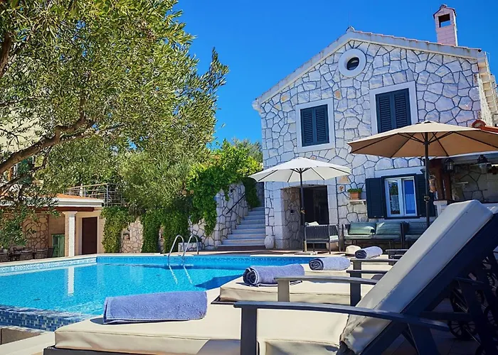 Seaview Ana - A Luxurious Escape Featuring A Private Pool, 6 Bedrooms, Zone, And Just 450m From The Villa