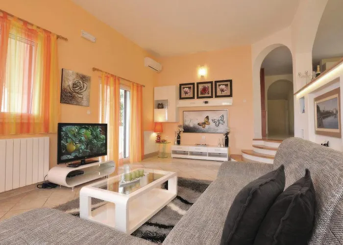 Seaview Ana - A Luxurious Escape Featuring A Private Pool, 6 Bedrooms, Zone, And Just 450m From The Villa