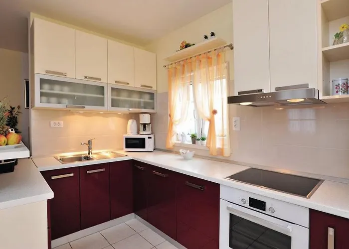 Seaview Ana - A Luxurious Escape Featuring A Private Pool, 6 Bedrooms, Zone, And Just 450m From The Ražanj