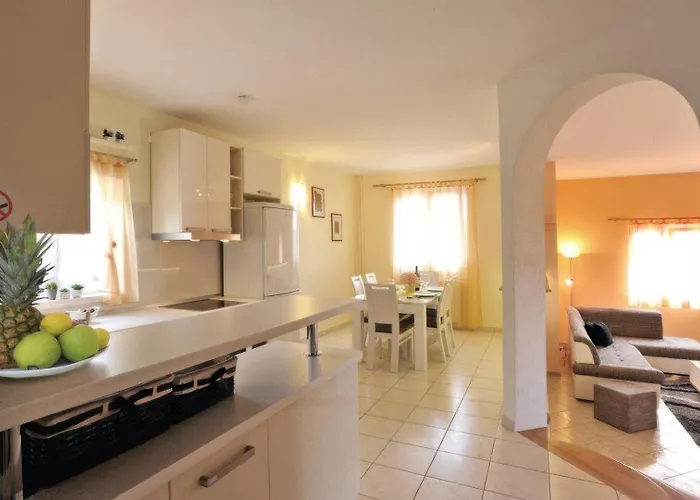 Seaview Ana - A Luxurious Escape Featuring A Private Pool, 6 Bedrooms, Zone, And Just 450m From The Villa