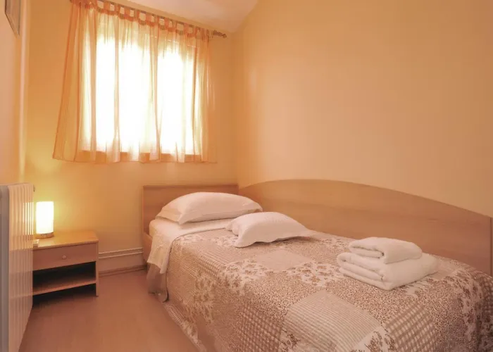 Seaview Ana - A Luxurious Escape Featuring A Private Pool, 6 Bedrooms, Zone, And Just 450m From The Villa Ražanj