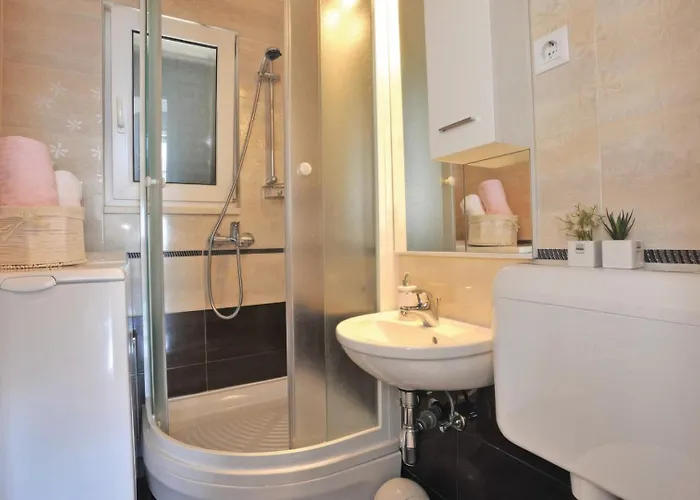 Seaview Ana - A Luxurious Escape Featuring A Private Pool, 6 Bedrooms, Zone, And Just 450m From The * Ražanj