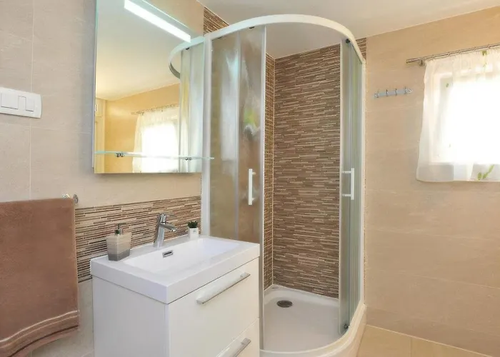 Seaview Ana - A Luxurious Escape Featuring A Private Pool, 6 Bedrooms, Zone, And Just 450m From The Villa