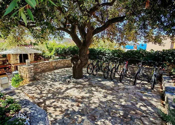 Seaview Ana - A Luxurious Escape Featuring A Private Pool, 6 Bedrooms, Zone, And Just 450m From The Villa Ražanj