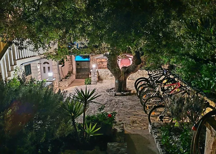 Villa Seaview Ana - A Luxurious Escape Featuring A Private Pool, 6 Bedrooms, Zone, And Just 450m From The Ražanj