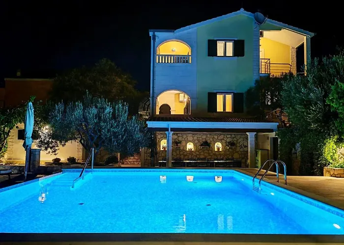 Seaview Ana - A Luxurious Escape Featuring A Private Pool, 6 Bedrooms, Zone, And Just 450m From The