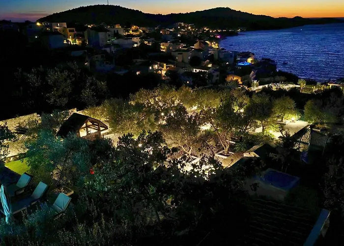 Seaview Ana - A Luxurious Escape Featuring A Private Pool, 6 Bedrooms, Zone, And Just 450m From The Villa Ražanj