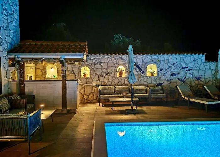 Seaview Ana - A Luxurious Escape Featuring A Private Pool, 6 Bedrooms, Zone, And Just 450m From The *